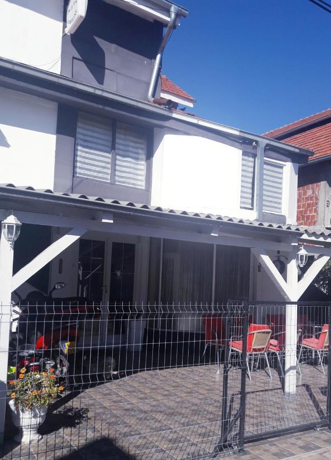 Apartmani Nis Exterior foto